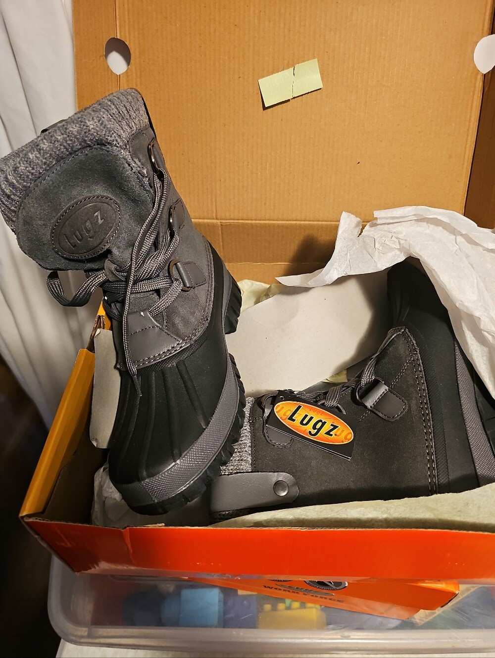 New Lugz Stormey Gray & Black Insulated Lace-Up Boots Sz. 8